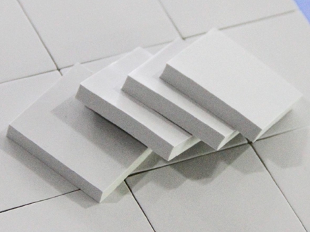 使用優(yōu)質(zhì)的導(dǎo)熱硅膠片發(fā)揮優(yōu)良性能，拒絕散熱問(wèn)題